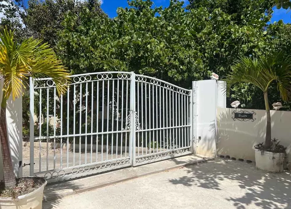 Denito-Long-Bay-West-End-1