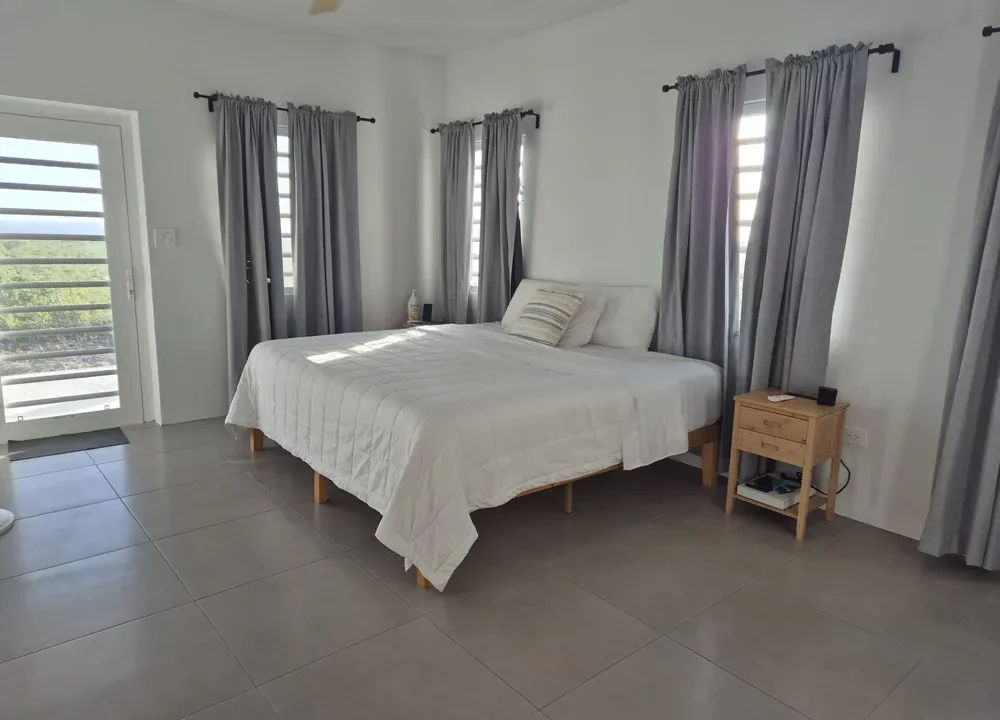 Modern-3-bed-near-Shoal-Bay-East-10