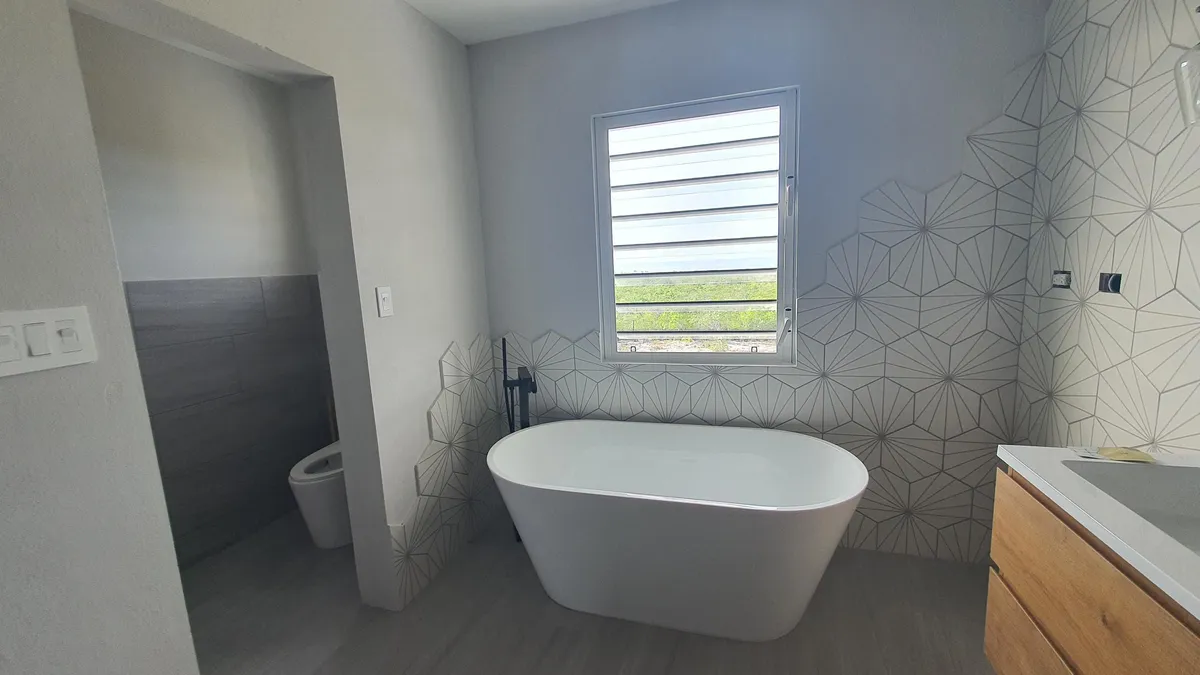 Modern-3-bed-near-Shoal-Bay-East-11