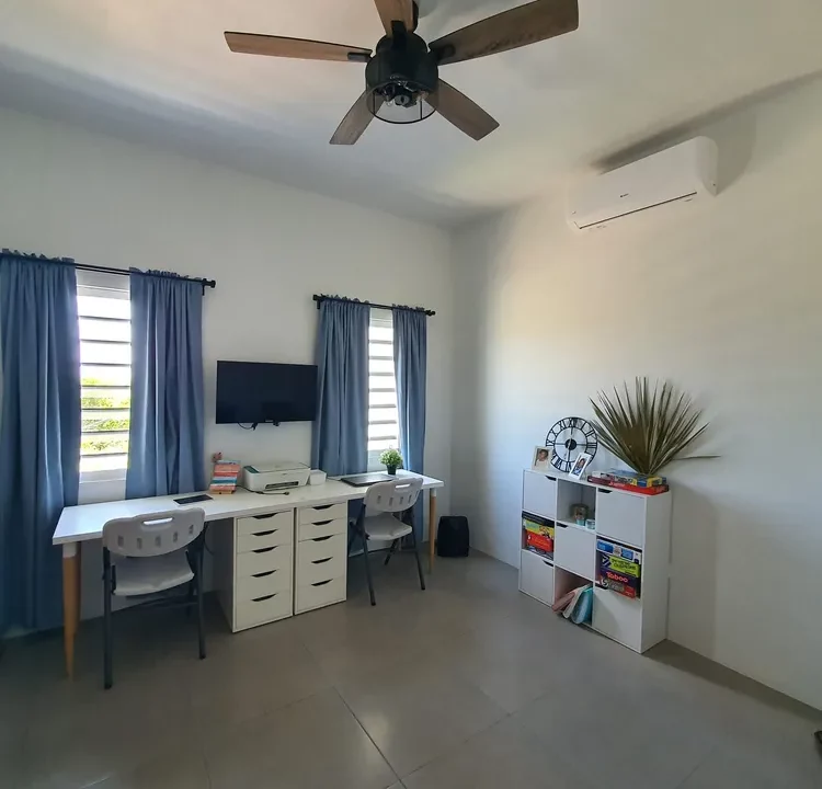 Modern-3-bed-near-Shoal-Bay-East-19