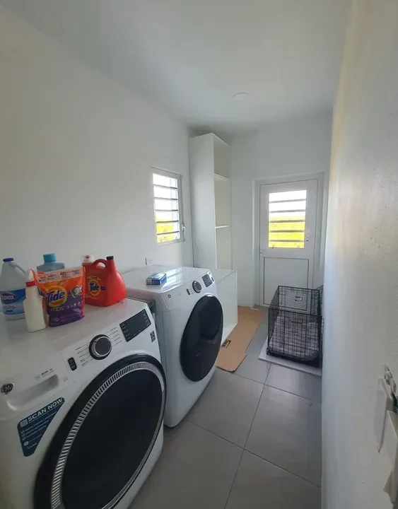 Modern-3-bed-near-Shoal-Bay-East-20