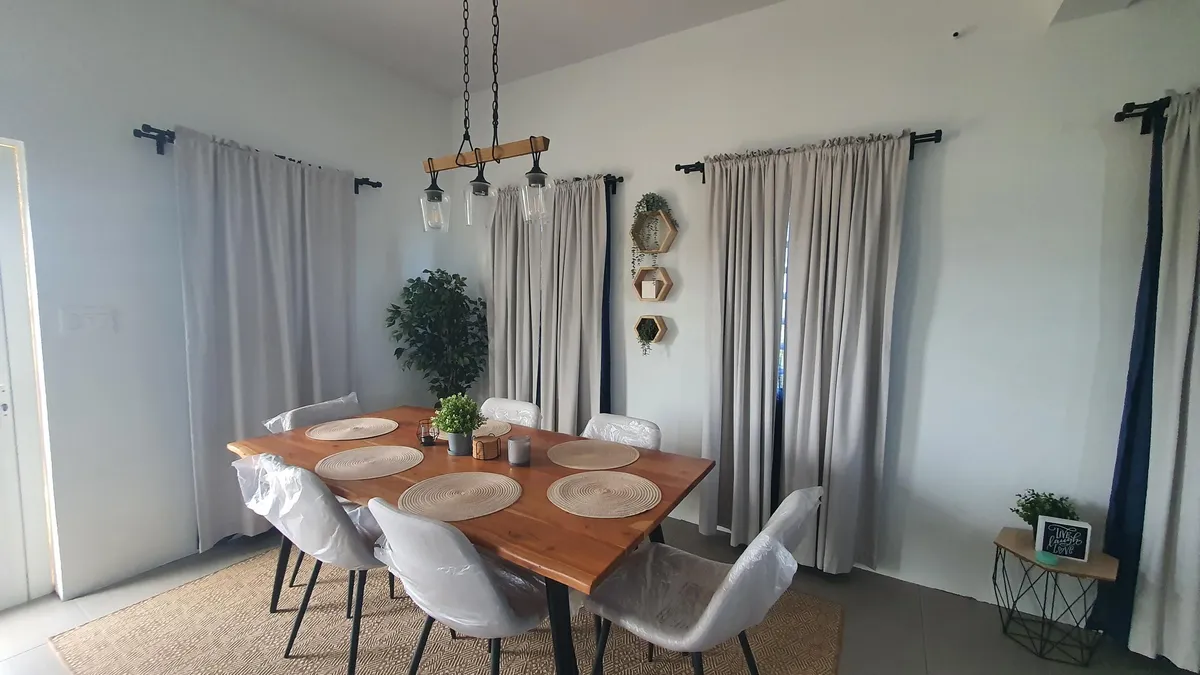 Modern-3-bed-near-Shoal-Bay-East-4