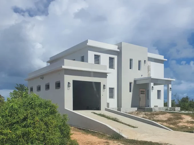 Modern 3 bed near Shoal Bay East