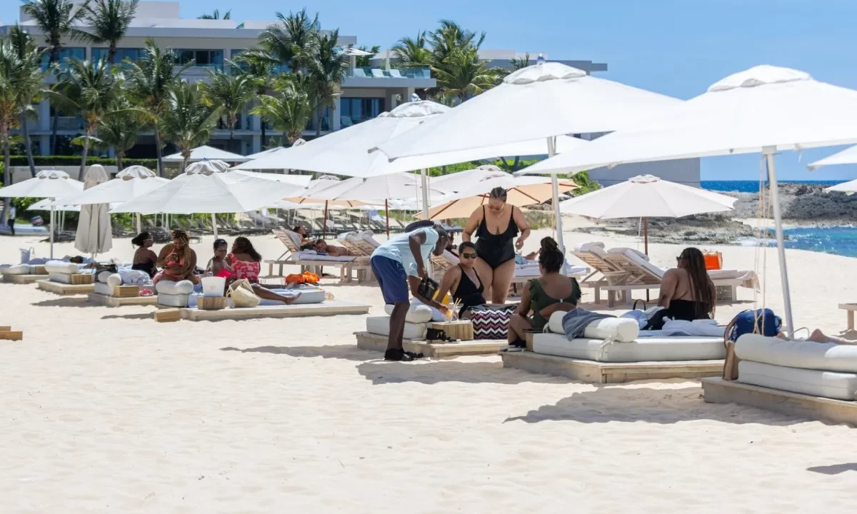 PNK_M-Savi-Beach-6-9-2024-3.jpg