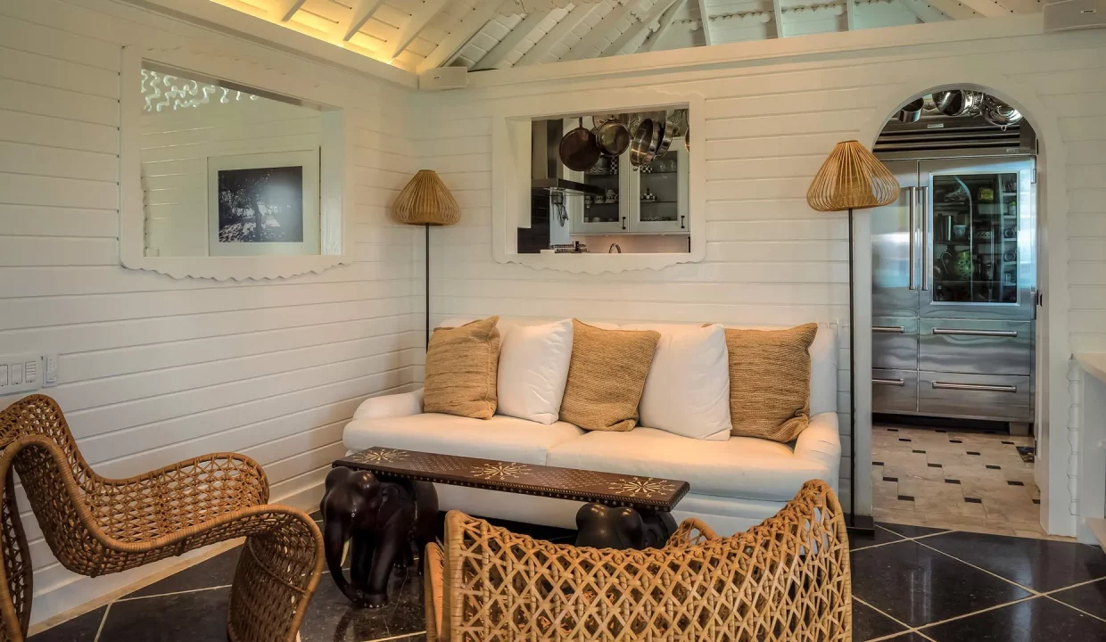 eyJidWNrZXQiOiJsYWN1cmUtYmFja29mZmljZSIsImtleSI6InBpcFwvbWluaXNpdGVcL2ViMjgtbG92ZV9zaGFja192aWxsYV9saXZpbmcyLmpwZyIsIm9wdGlvbnMiOnsicHJv