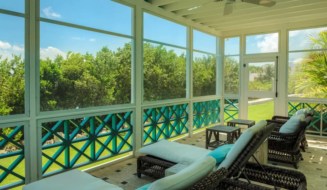 eyJidWNrZXQiOiJsYWN1cmUtYmFja29mZmljZSIsImtleSI6InBpcFwvbWluaXNpdGVcLzc1MmItbG92ZV9zaGFja192aWxsYV9wb3JjaC5qcGciLCJvcHRpb25zIjp7InByb2dy