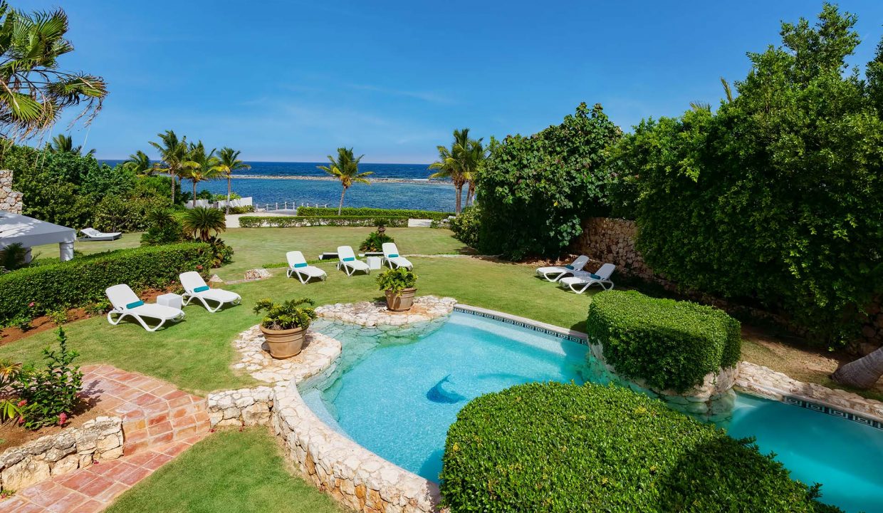 Villa Indigo pool