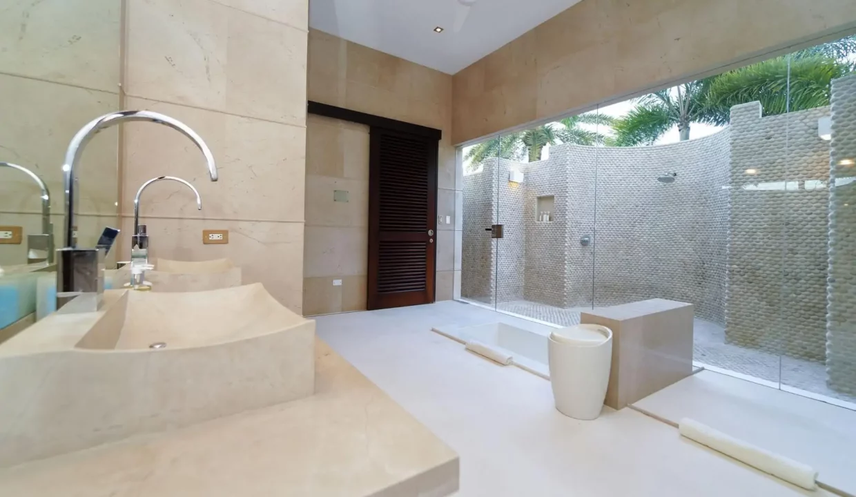 villa-anguilla-caribbean-luxury-the-beach-house-bath_FullL.jpg
